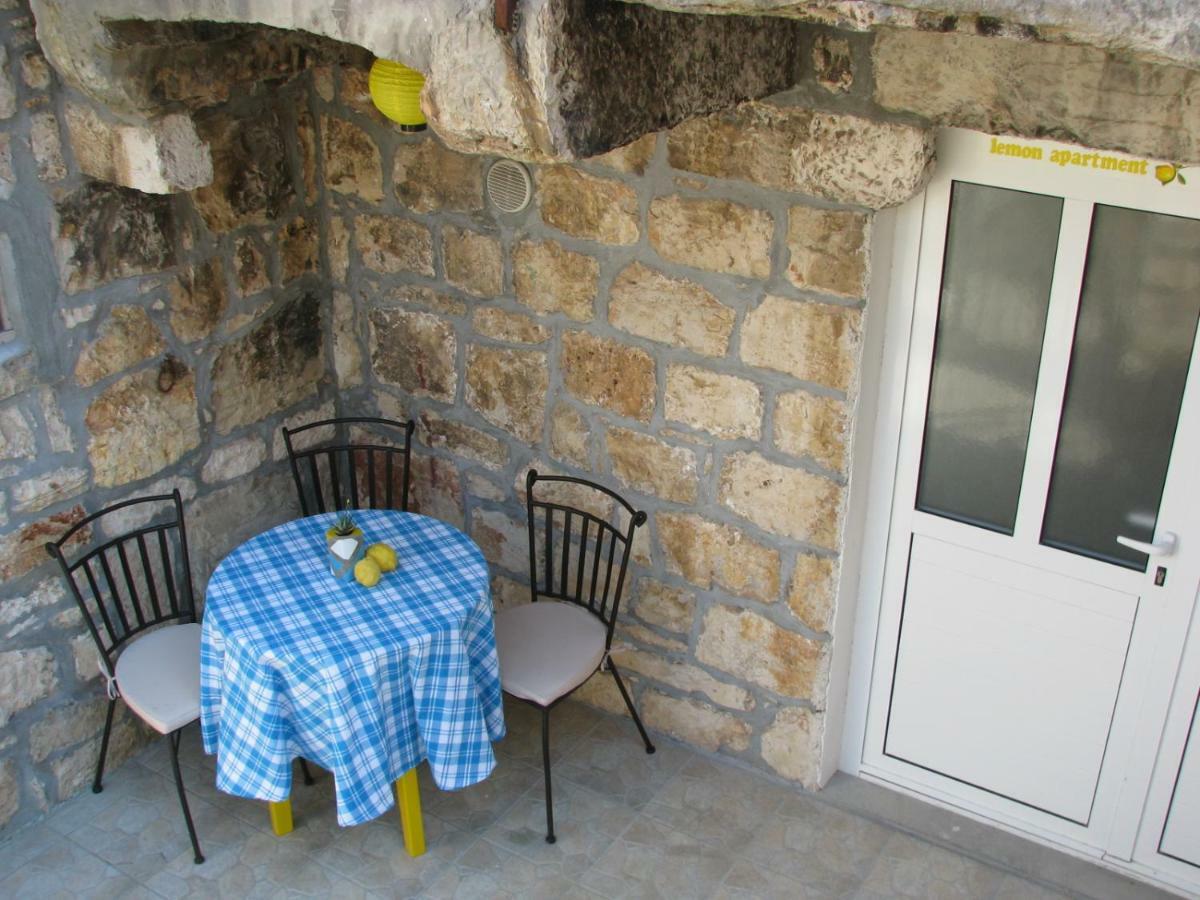 וויס Apartments And Room Lemon מראה חיצוני תמונה