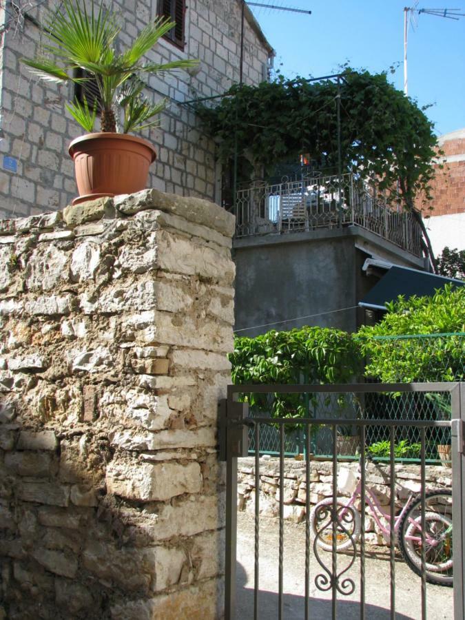 וויס Apartments And Room Lemon מראה חיצוני תמונה